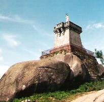 Bom Jesus do Monte das Mós em Carvalheira - Terras de Bouro. Foi um monumento levantado pela determinação de muitos carvalheirenses e bracarenses, com destaque para o padre Manuel José Martins Capela (1842-1925). Foi inaugurado em 13-07-1913.